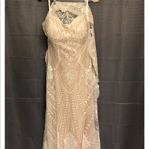 Allure wedding dress, size 18,NOT ALTERED.NEVER WORN.